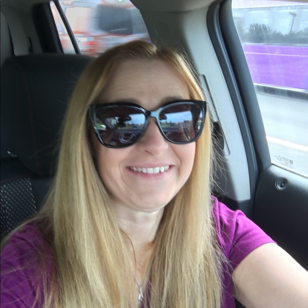 Meet your Posher, Jennifer